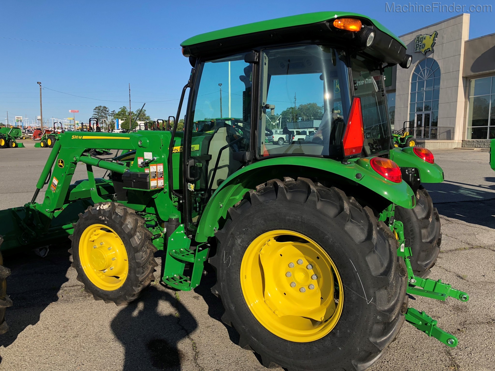 2020 John Deere 5065E Image 3