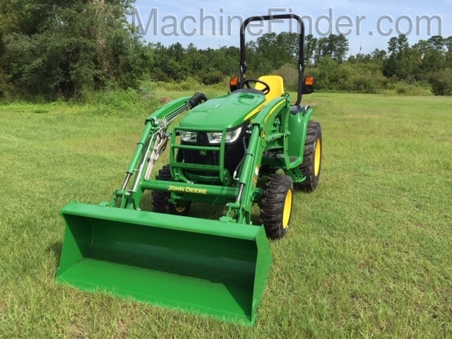 2020 John Deere 3046R Image 2