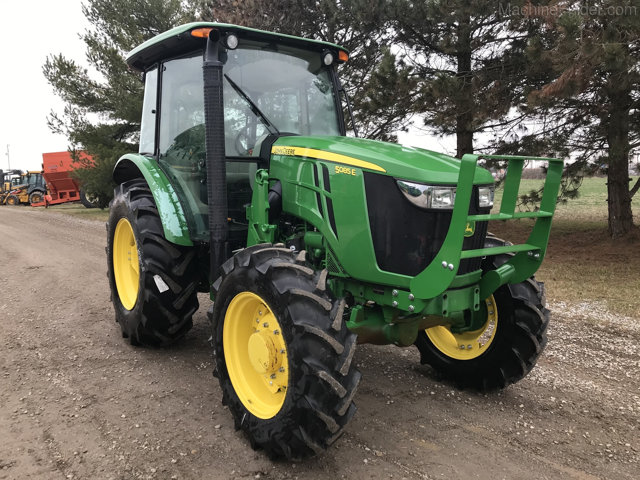 2017 John Deere 5085E Image 4