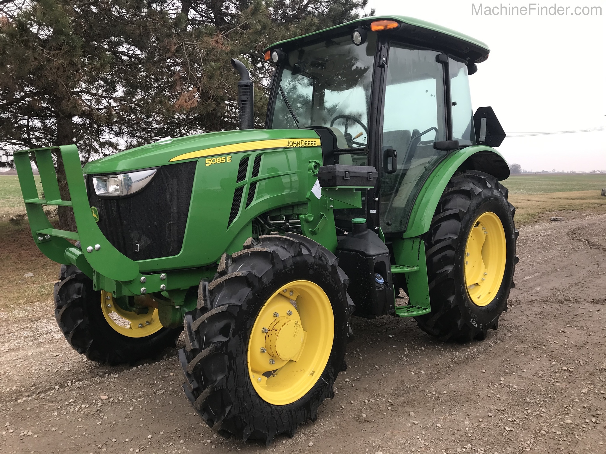 2017 John Deere 5085E Image 1