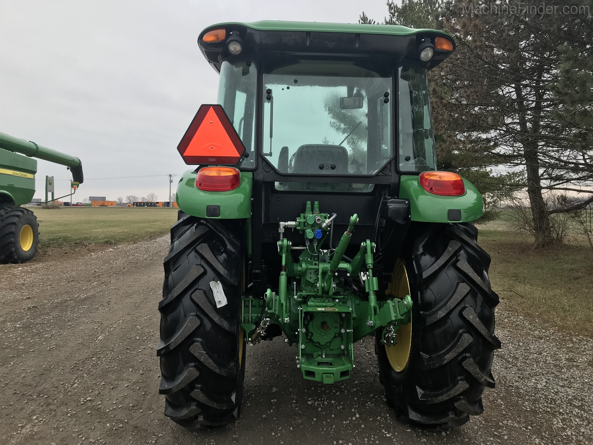 2017 John Deere 5085E Image 7