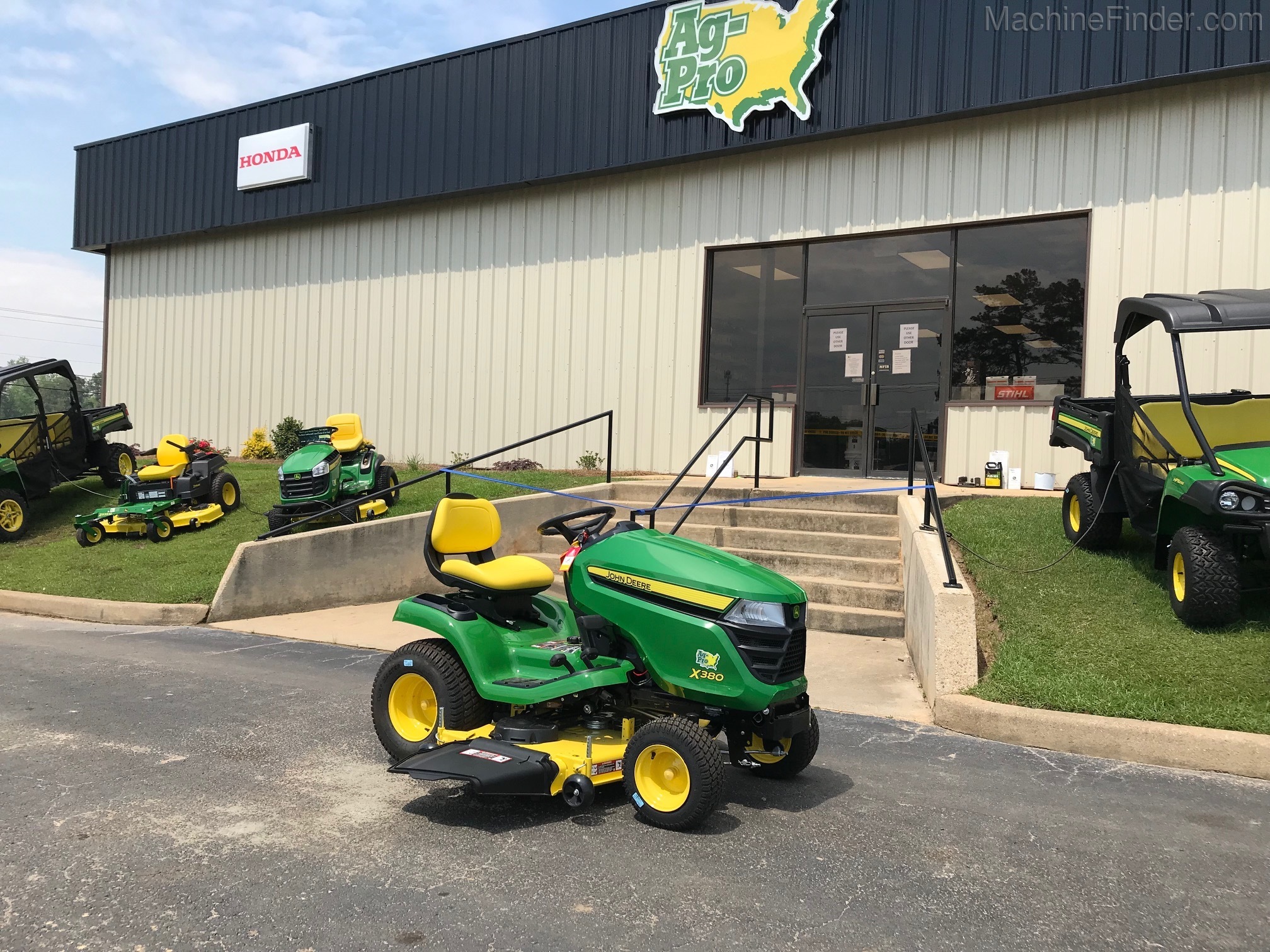 2020 John Deere X380 Image 1