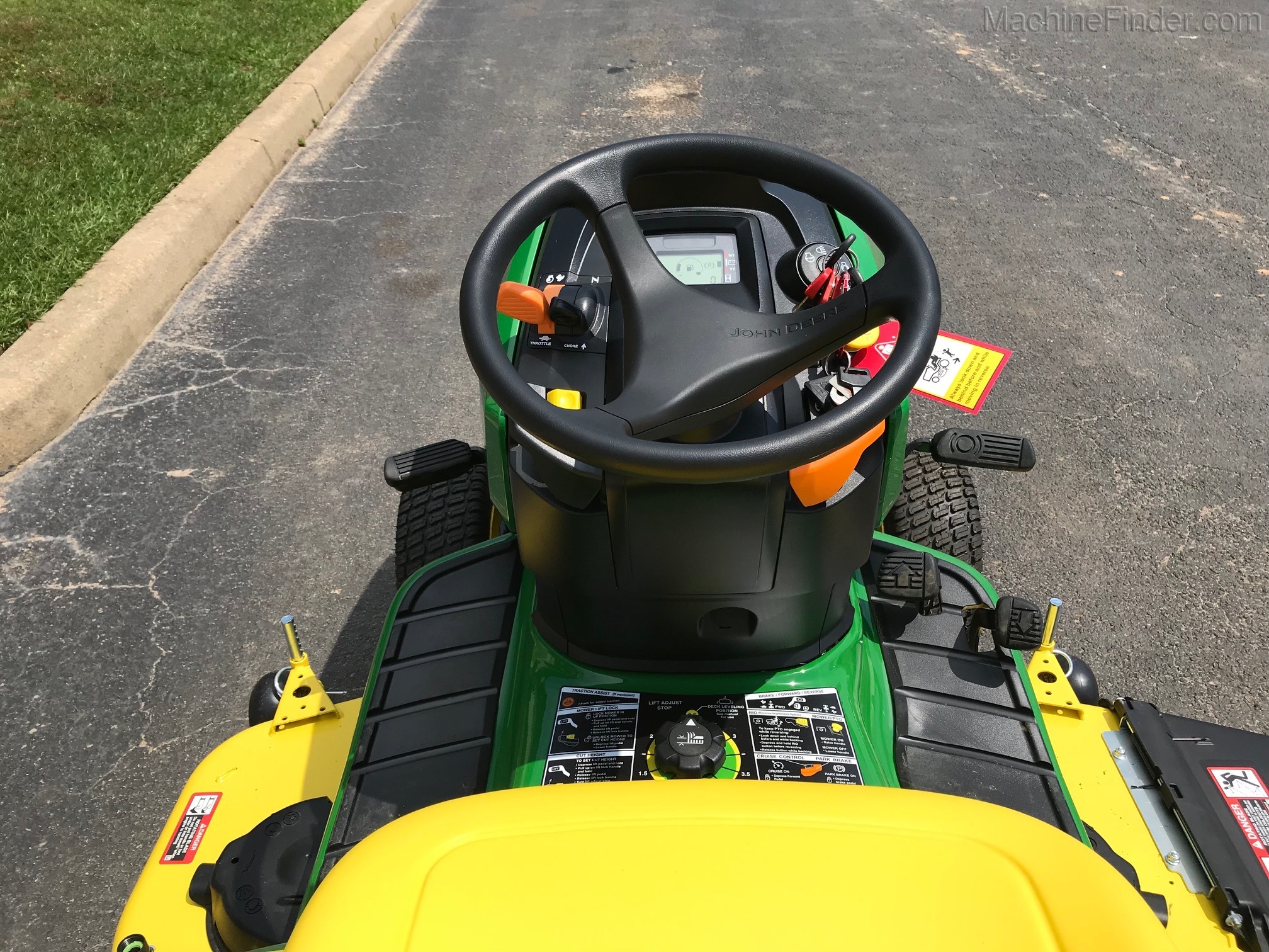 2020 John Deere X380 Image 10