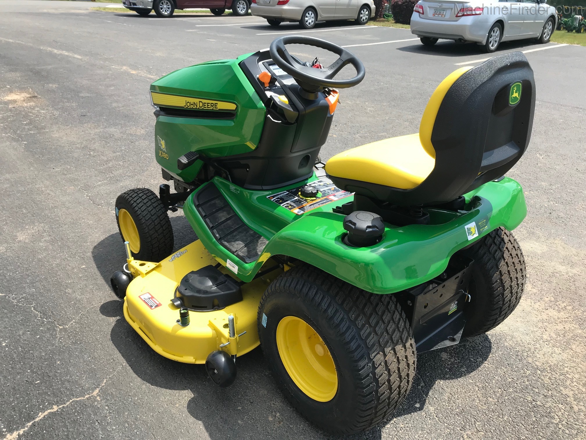 2020 John Deere X380 Image 5