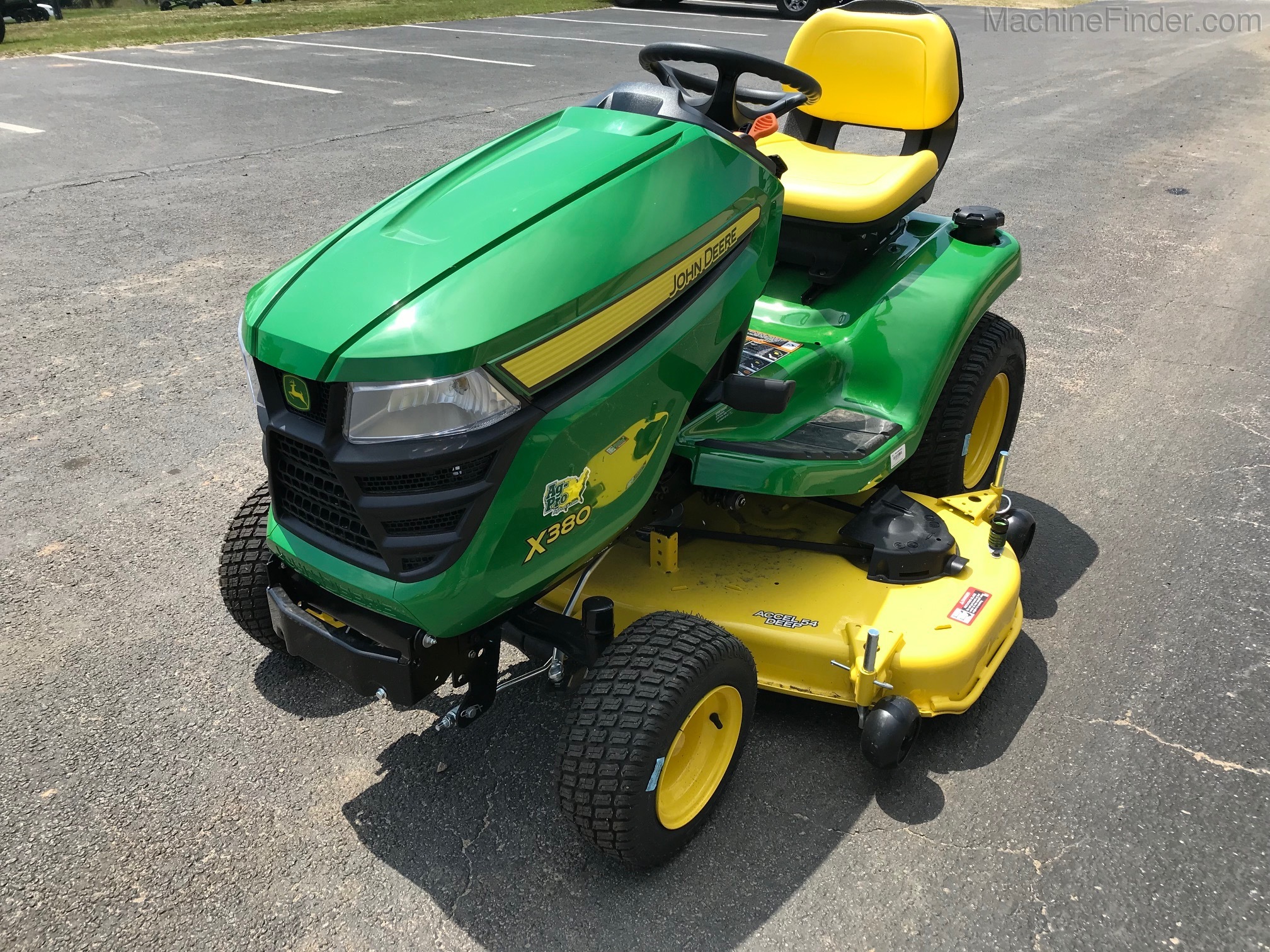 2020 John Deere X380 Image 6
