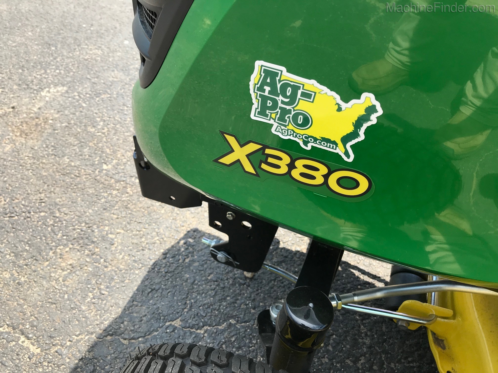 2020 John Deere X380 Image 7