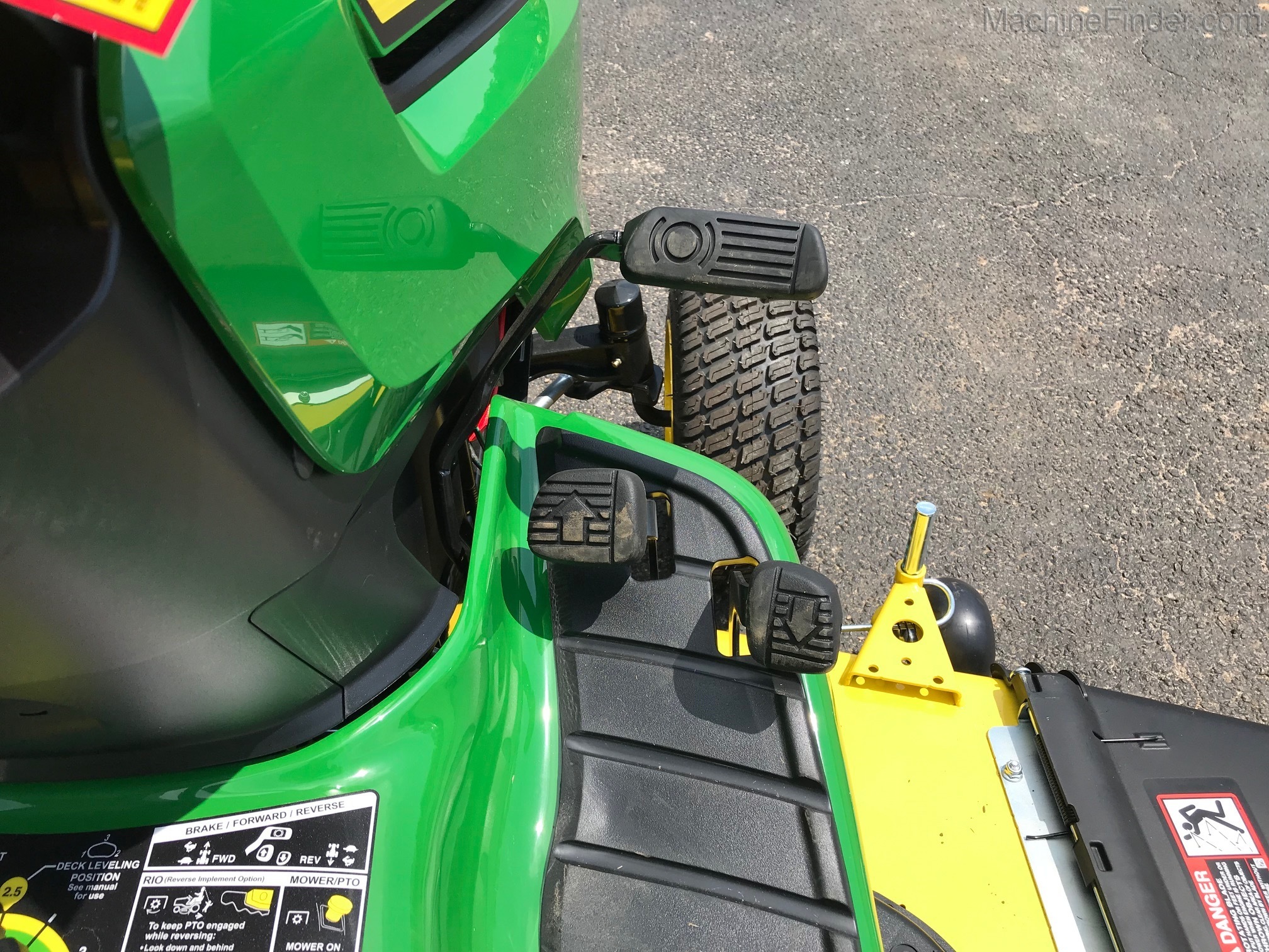 2020 John Deere X380 Image 11