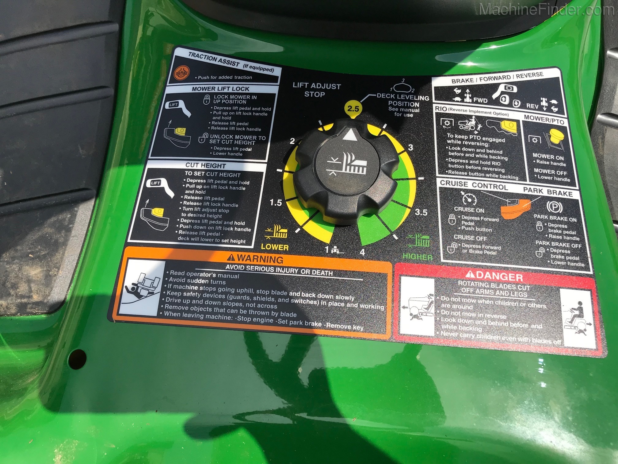 2020 John Deere X380 Image 12