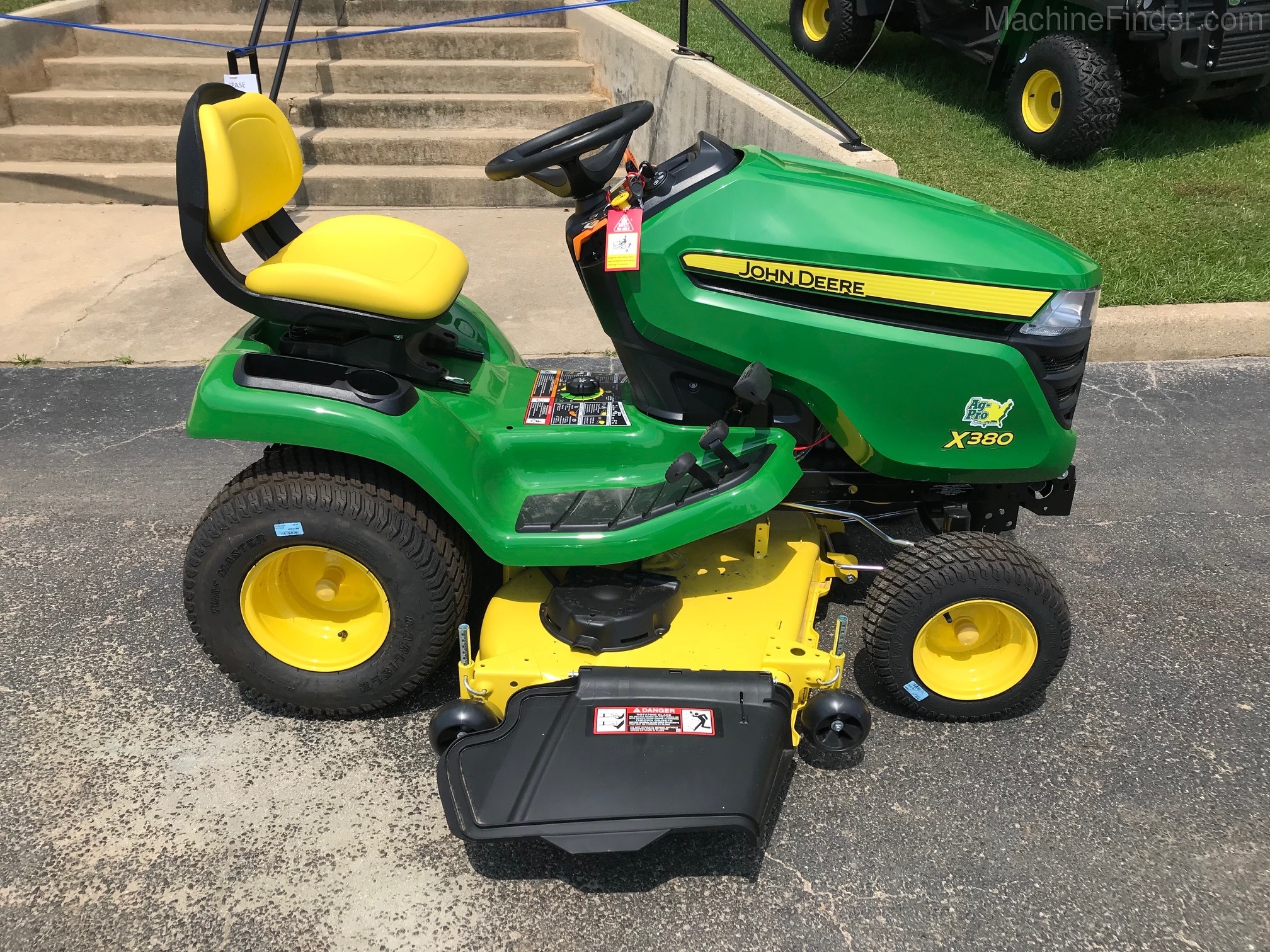 2020 John Deere X380 Image 2