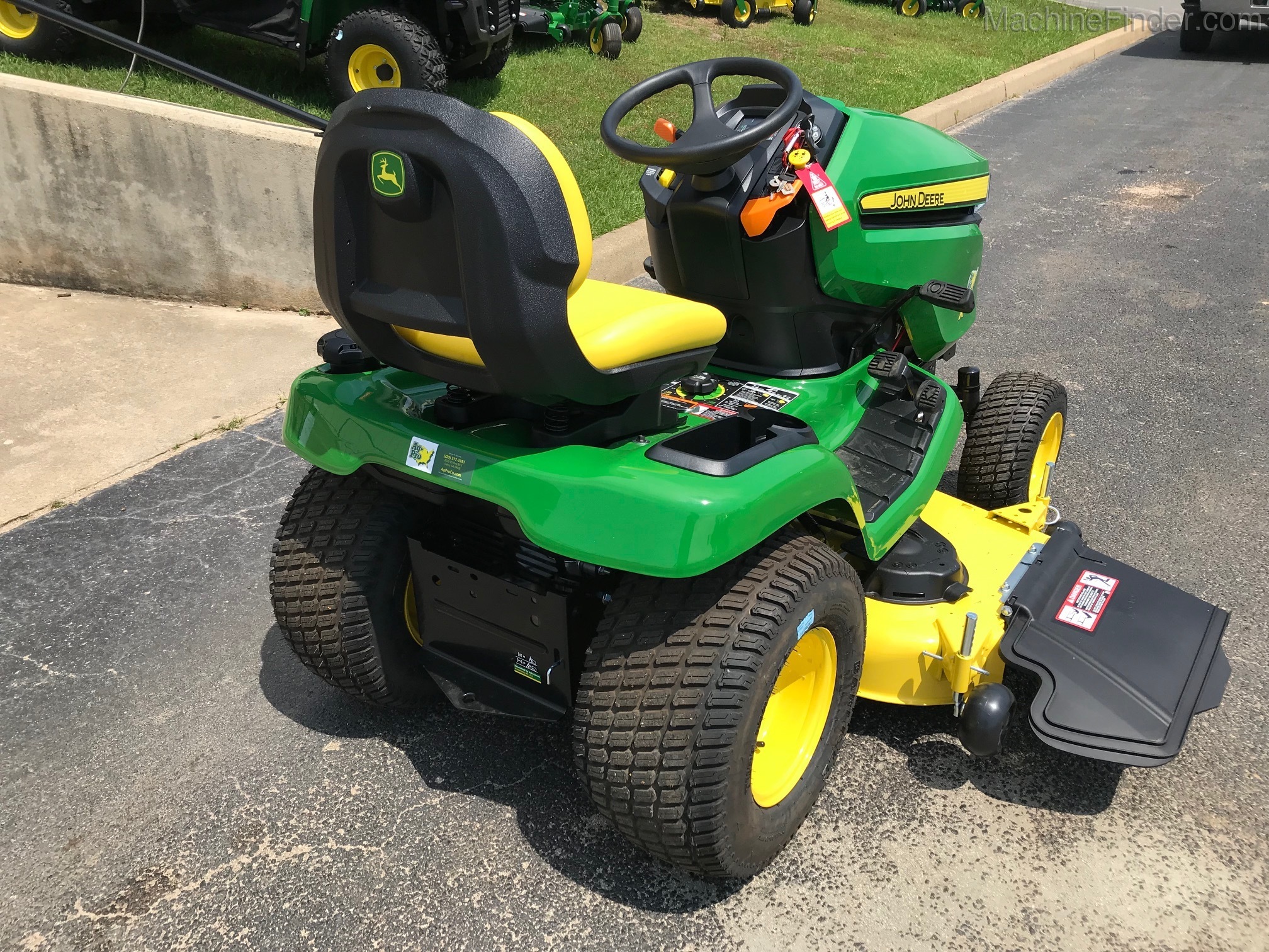 2020 John Deere X380 Image 3