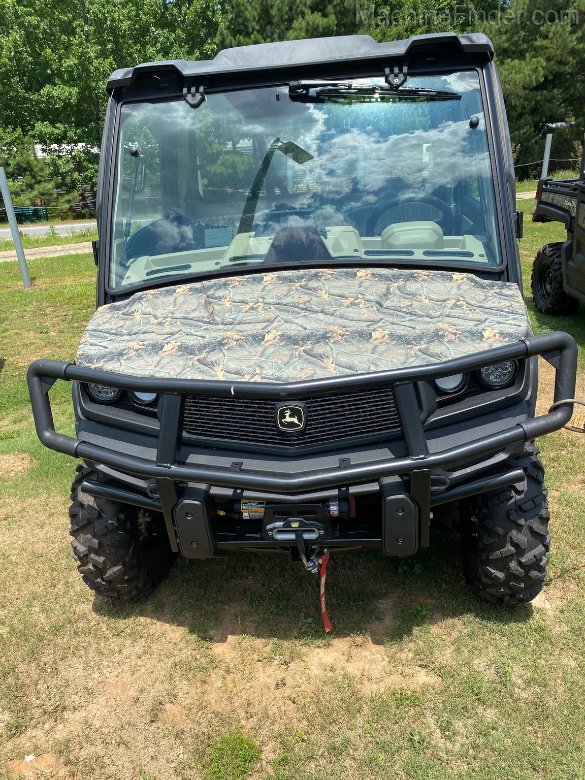 2019 John Deere XUV835R CAB Image 2