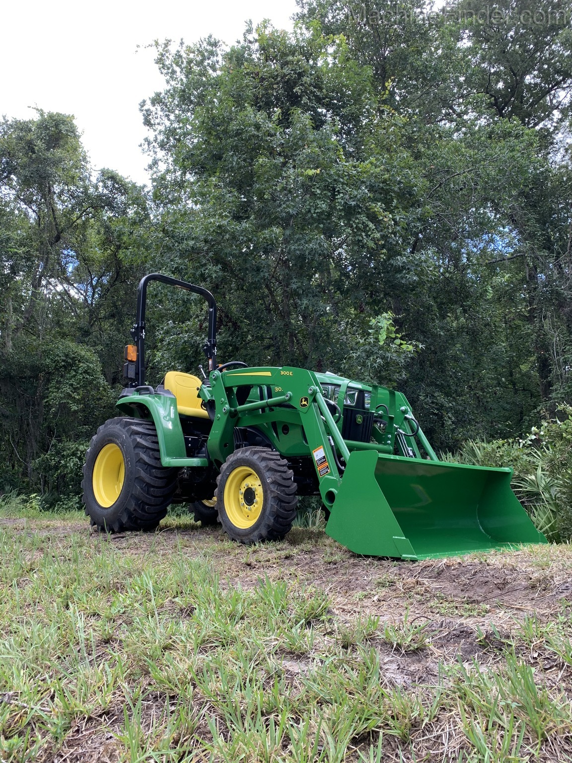 2020 John Deere 3032E Image 2