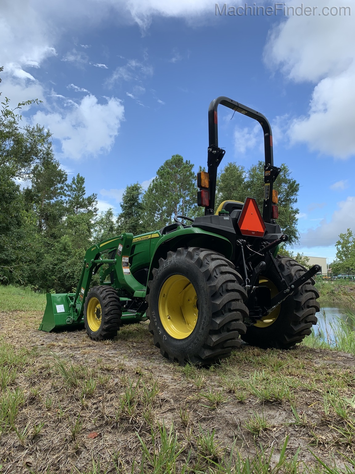 2020 John Deere 3032E Image 4
