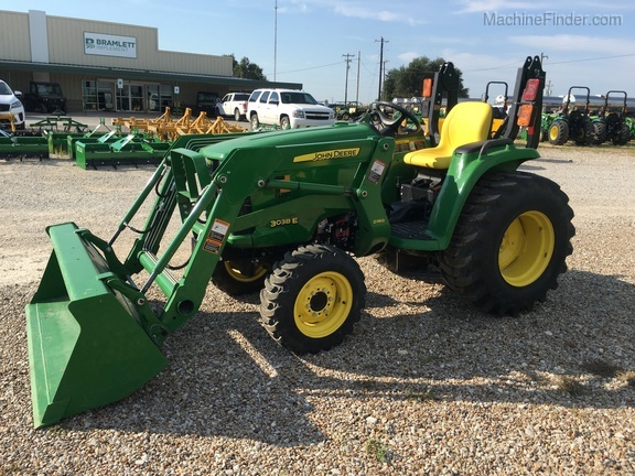 2017 John Deere 3038E Image 1
