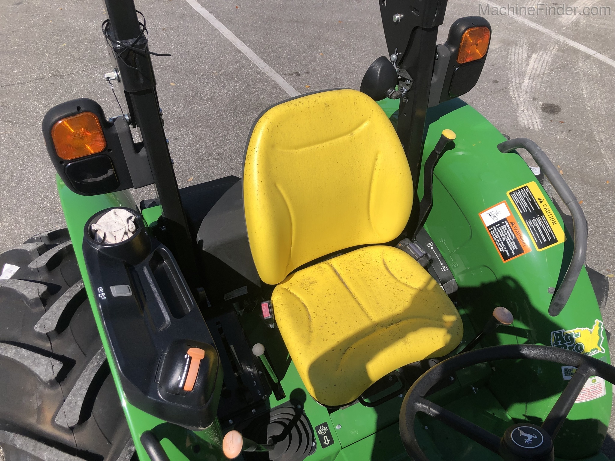 2020 John Deere 5045E Image 5