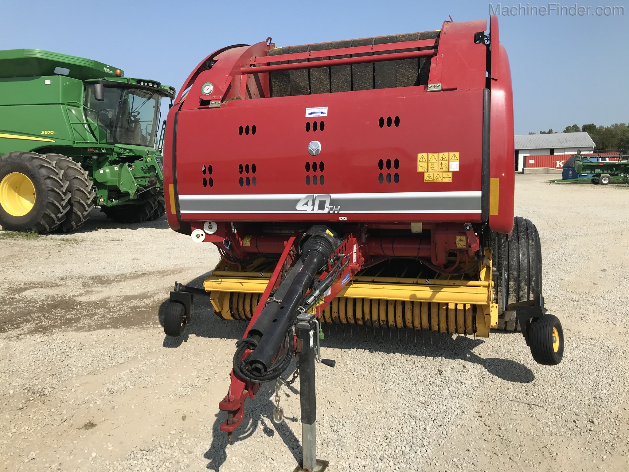 2015 New Holland 560 Image 1