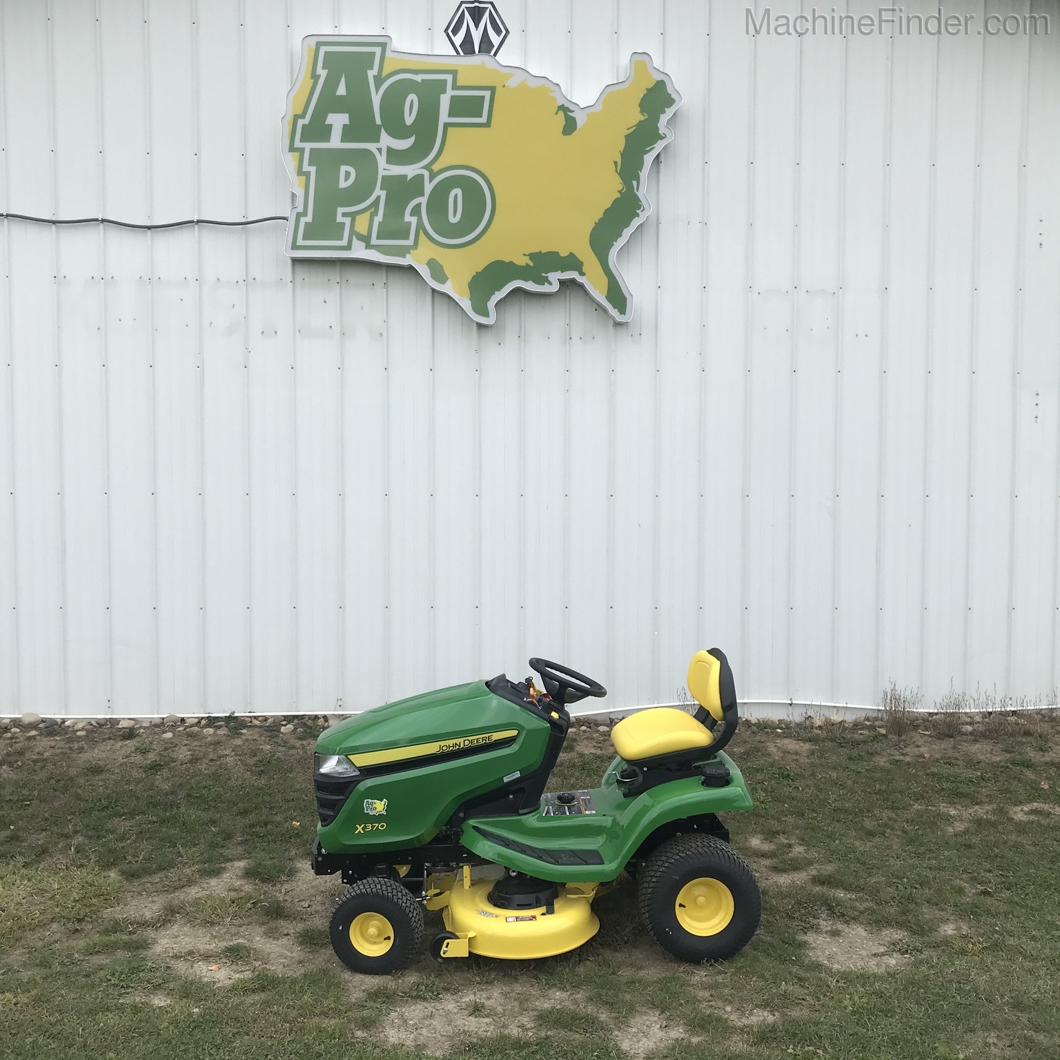 2020 John Deere X370 Image 1