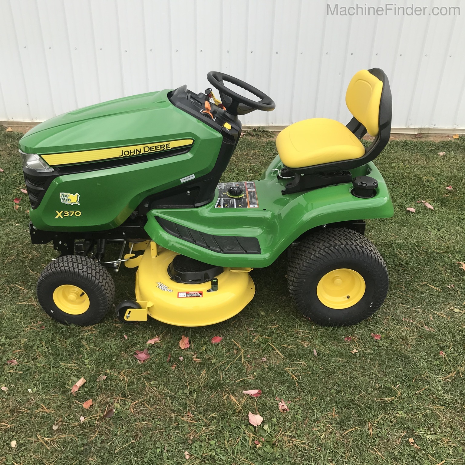 2020 John Deere X370 Image 2