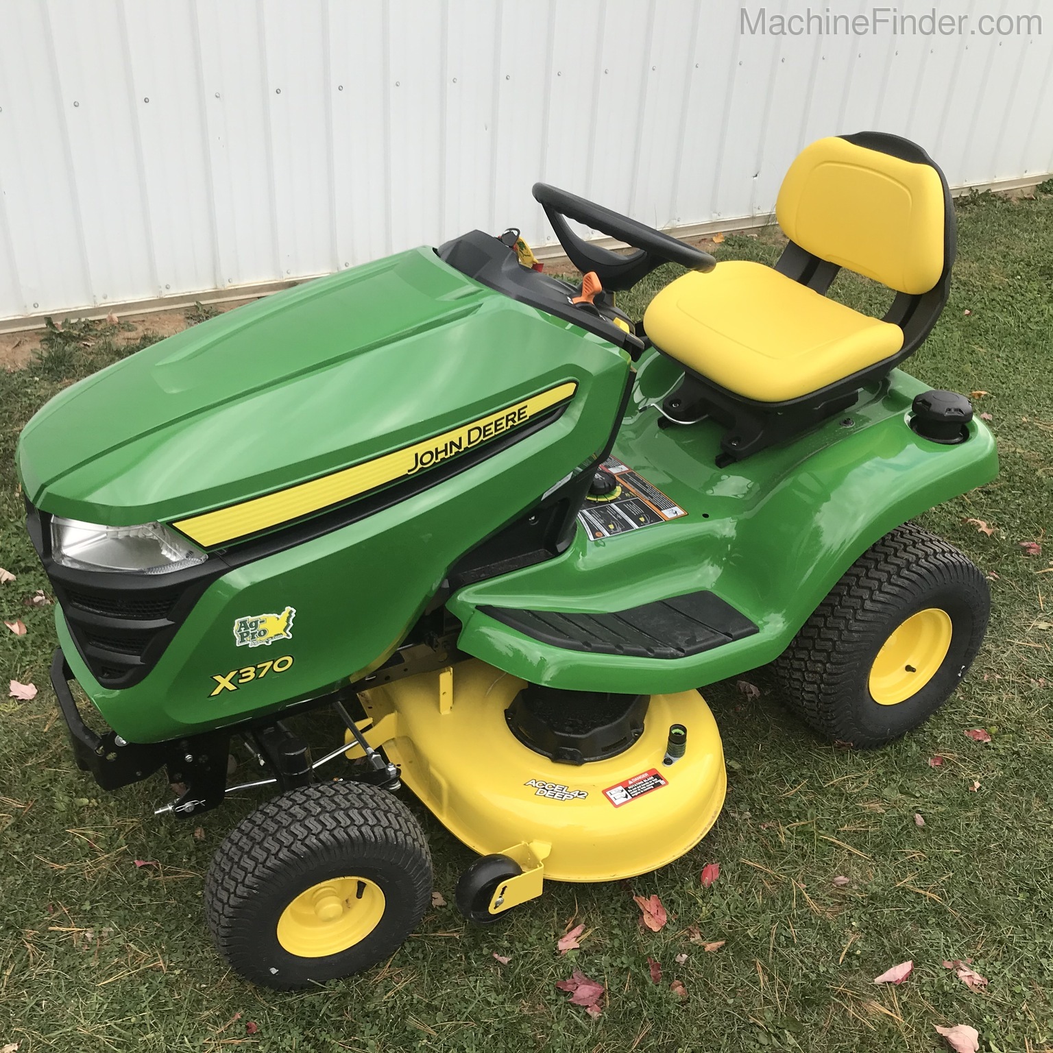 2020 John Deere X370 Image 3