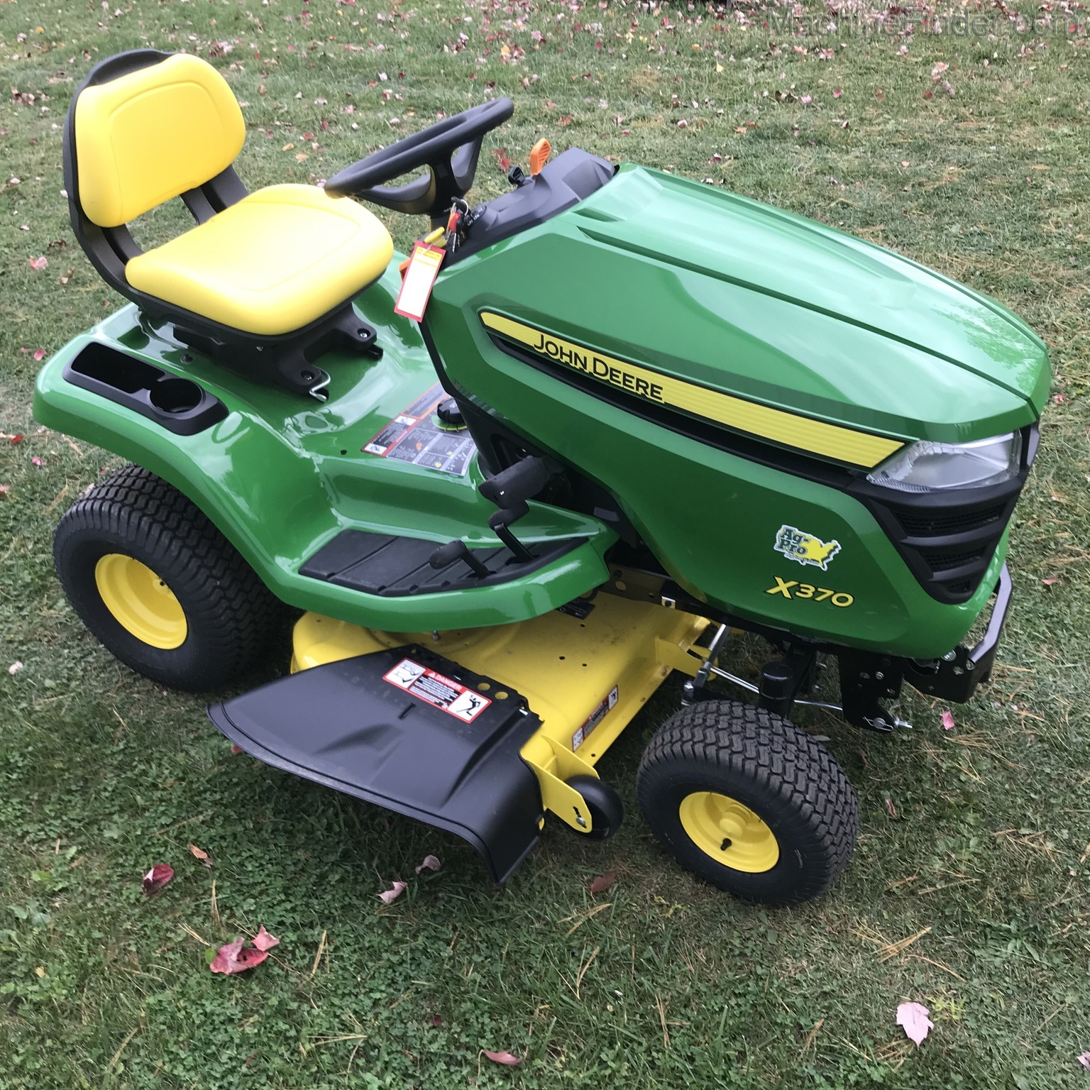 2020 John Deere X370 Image 4