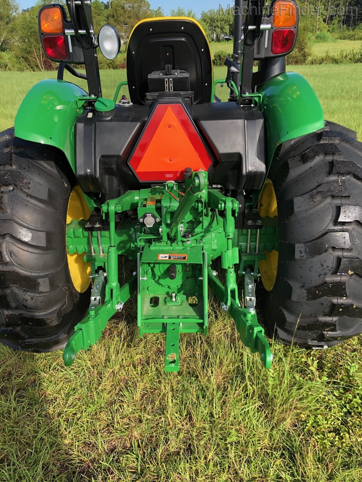 2020 John Deere 5055E Image 3