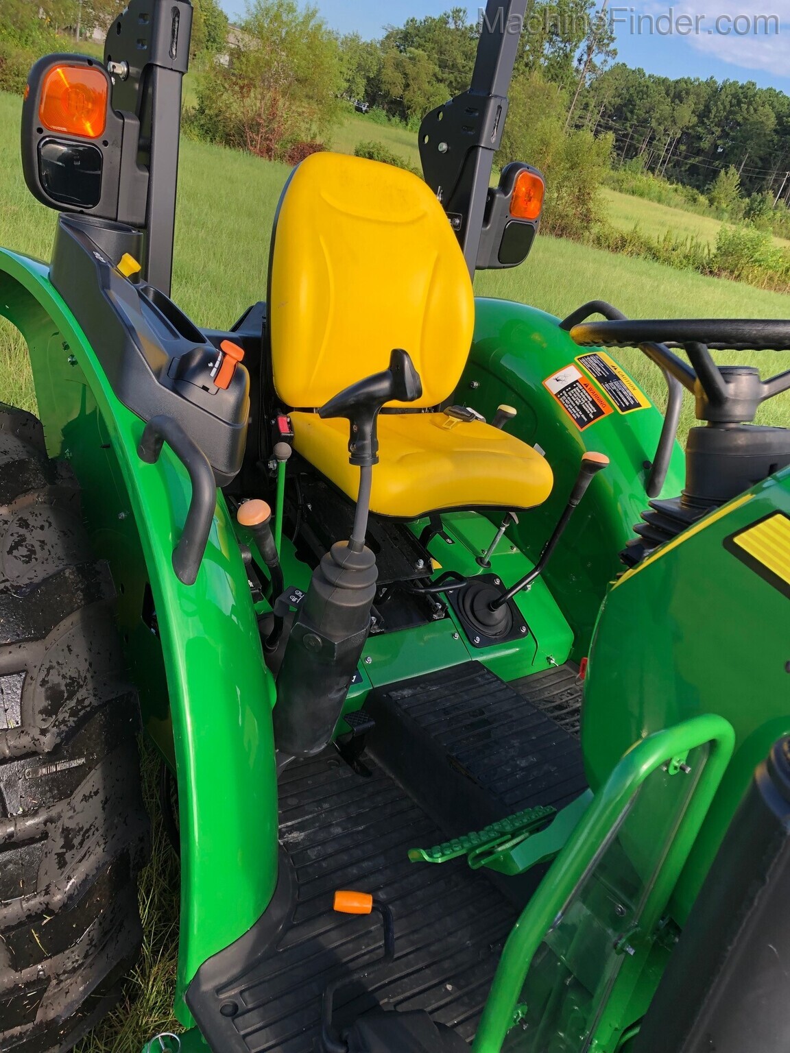 2020 John Deere 5055E Image 5