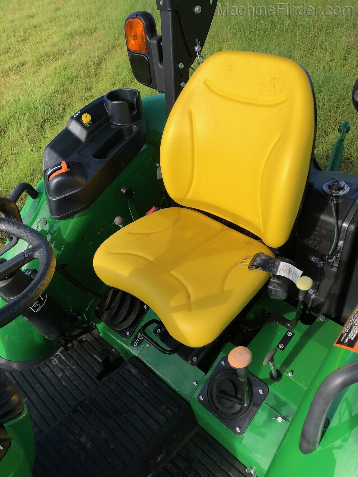 2020 John Deere 5055E Image 6