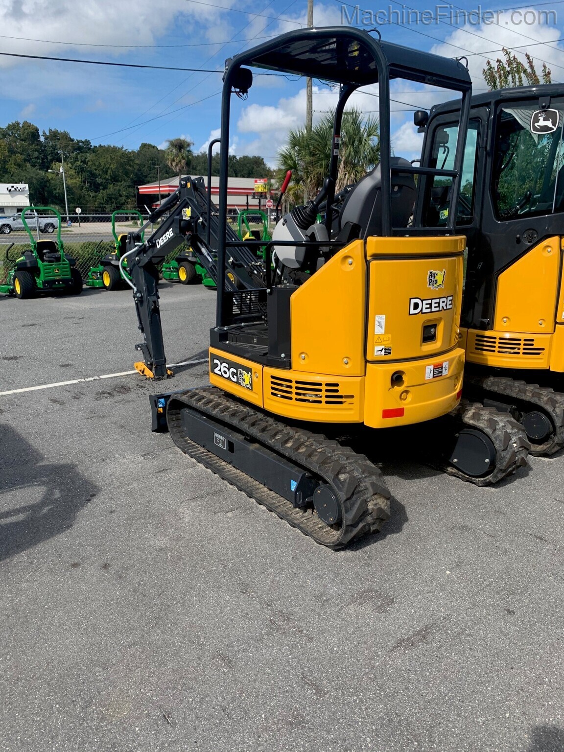 2020 John Deere 26G Image 3