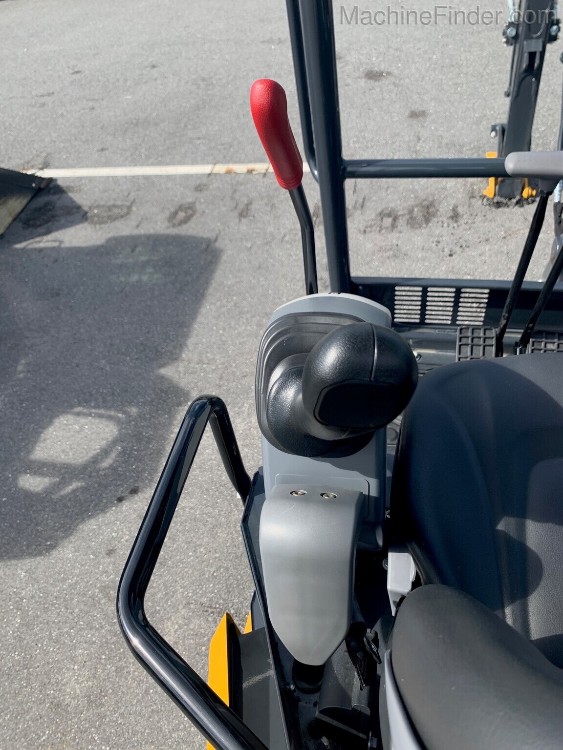 2020 John Deere 26G Image 7