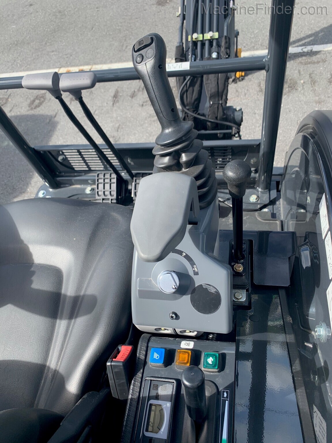 2020 John Deere 26G Image 8