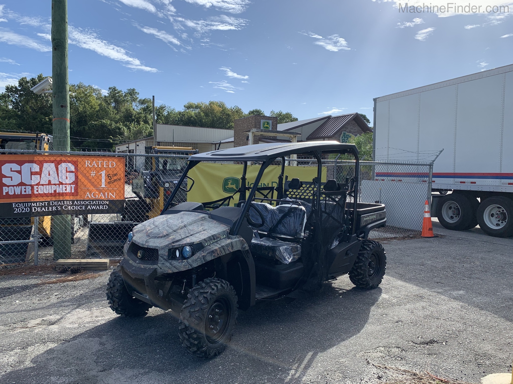 2021 John Deere 590M Image 1