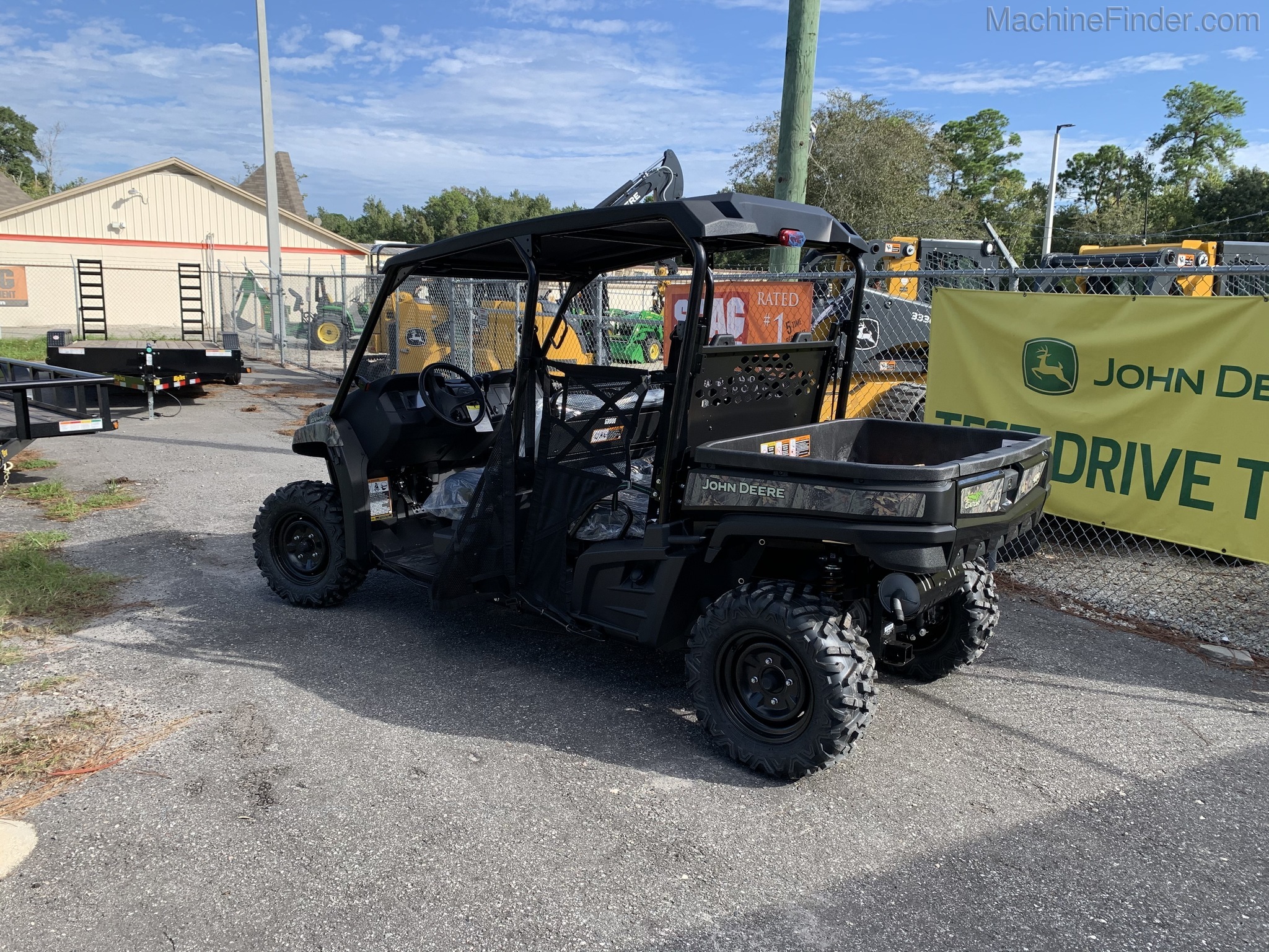 2021 John Deere 590M Image 3