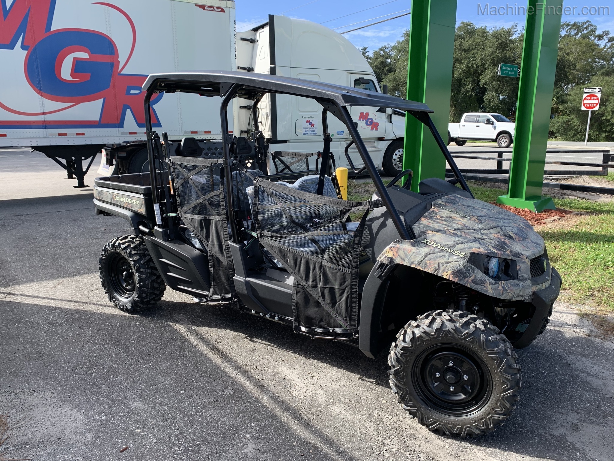 2021 John Deere 590M Image 5