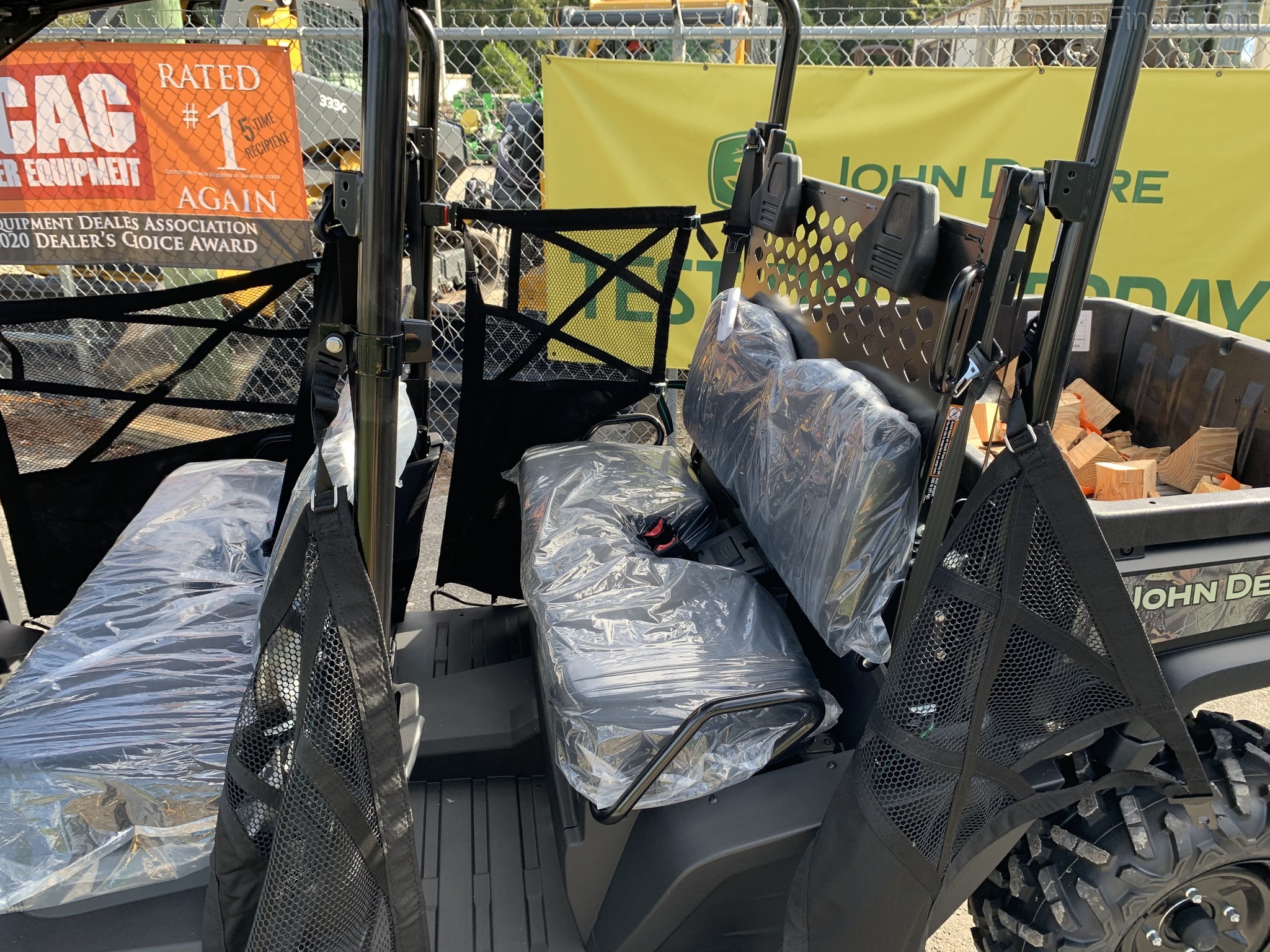 2021 John Deere 590M Image 8