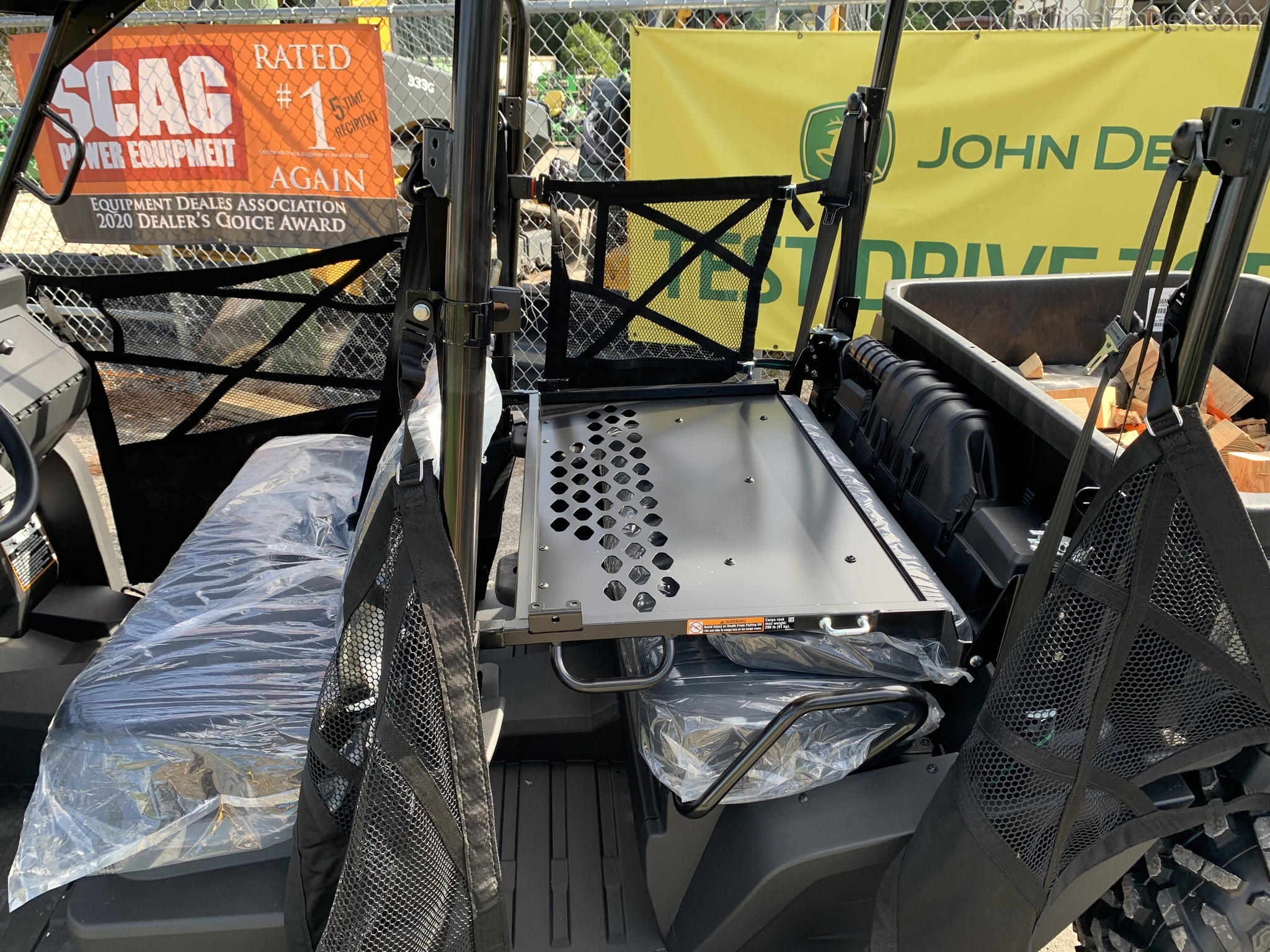 2021 John Deere 590M Image 9