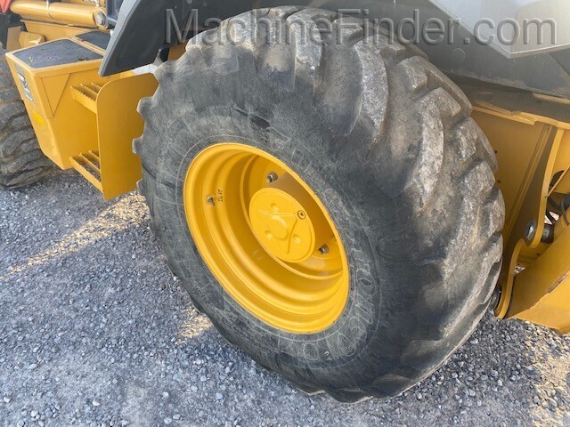 2017 John Deere 310L Image 6