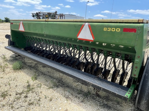 John Deere 8300 Image 5