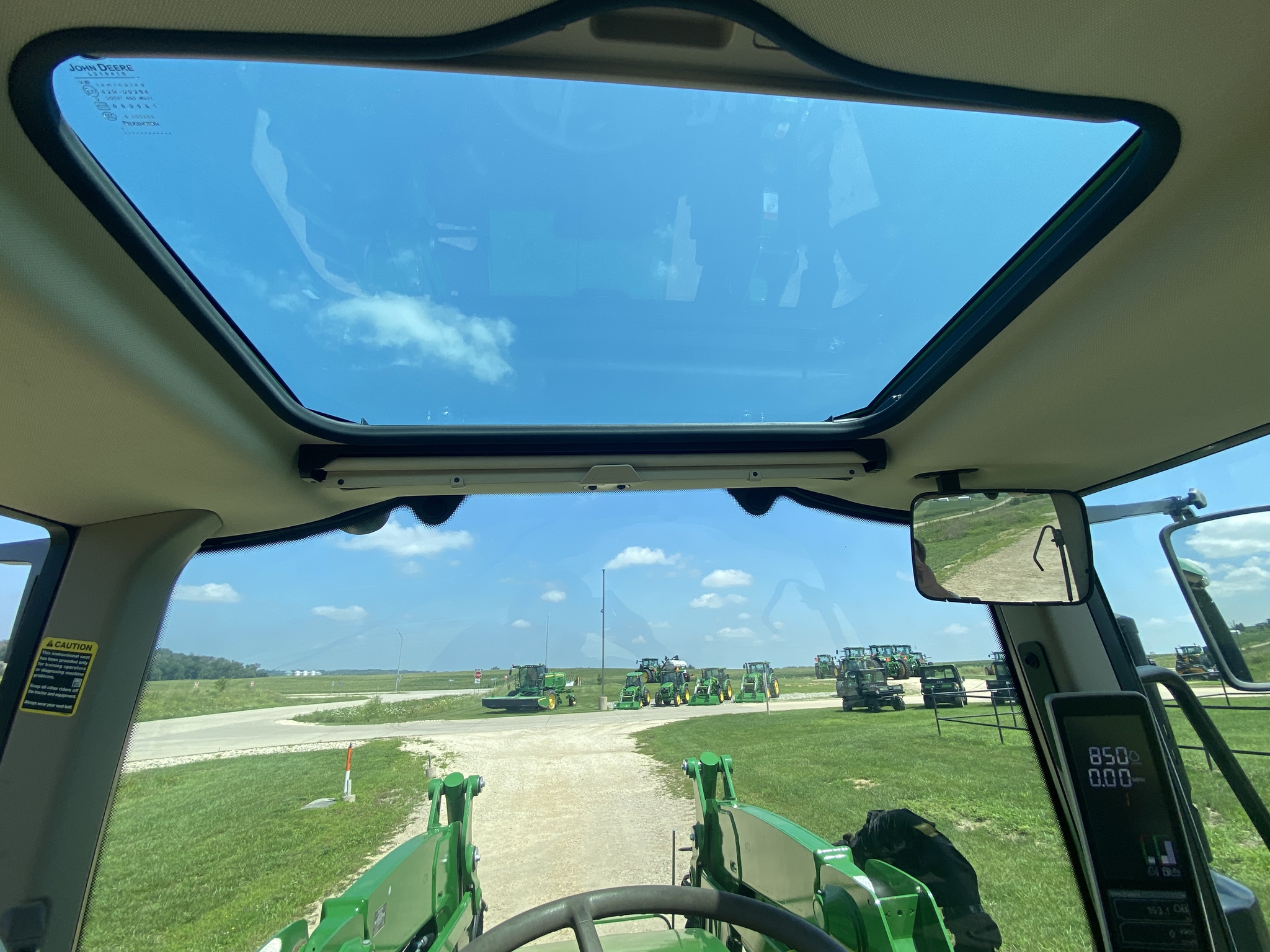 2022 John Deere 6110M Image 12