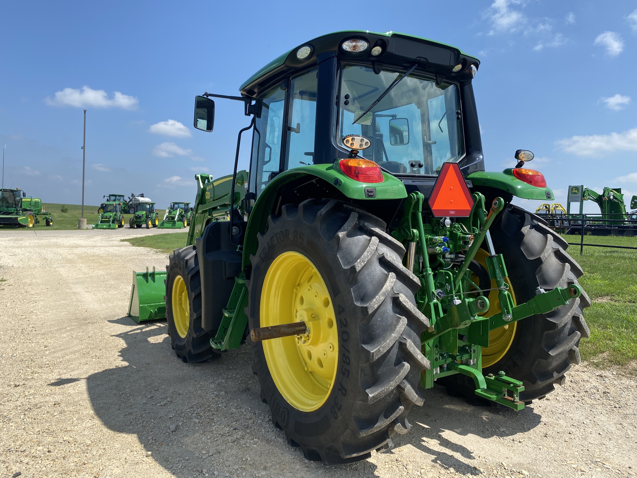 2022 John Deere 6110M Image 7