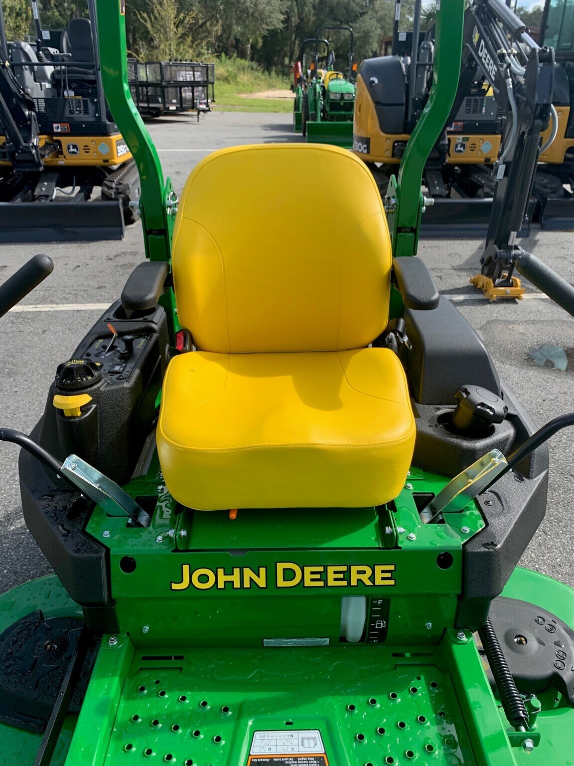 2025 John Deere Z735E Image 8