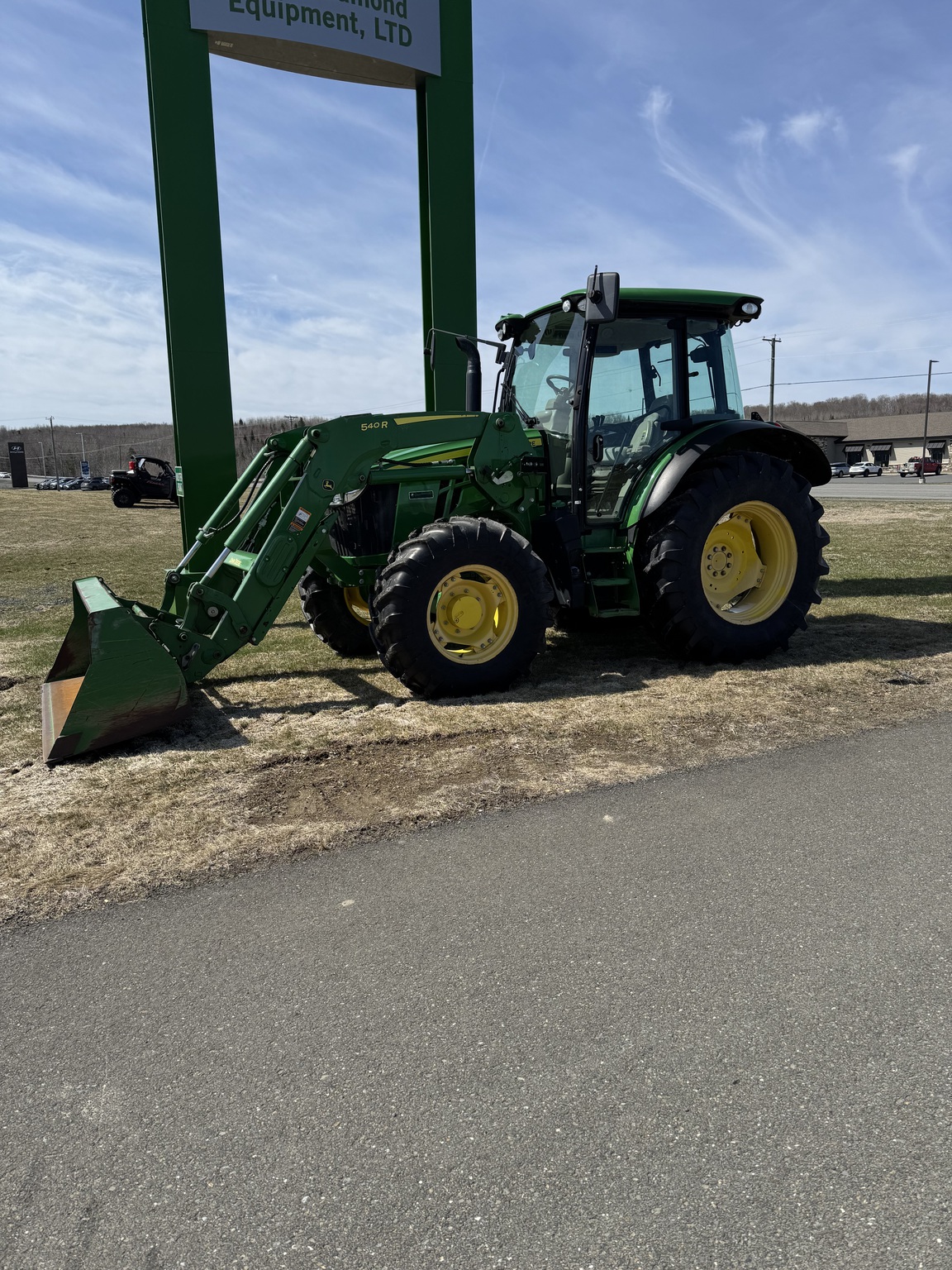 2017 John Deere 5100R Image 1