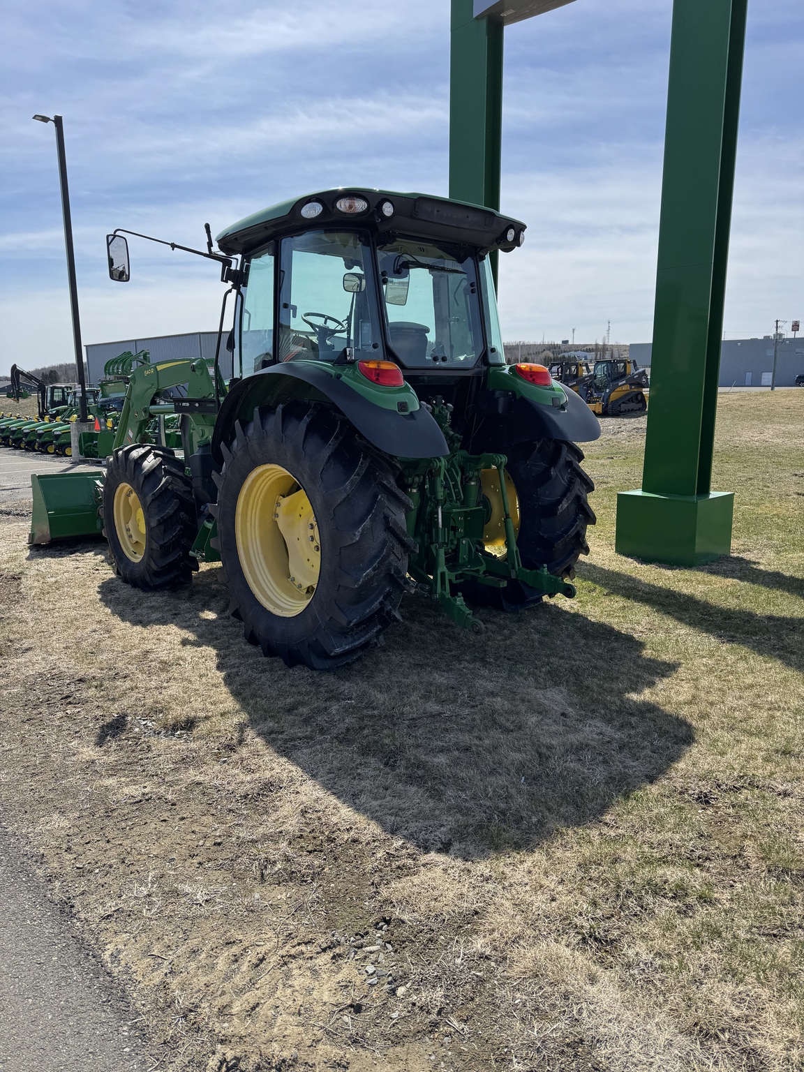 2017 John Deere 5100R Image 3