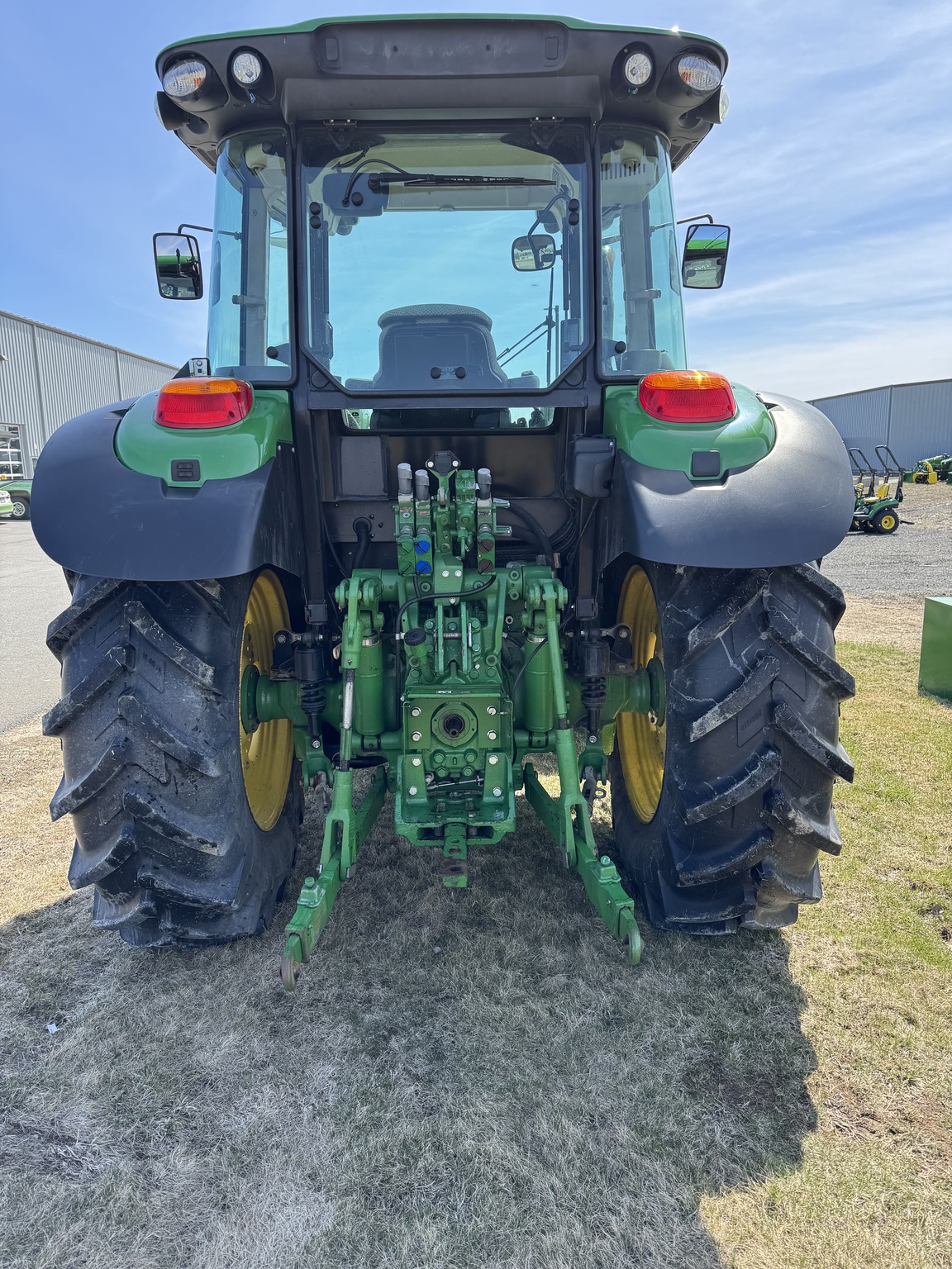 2017 John Deere 5100R Image 4