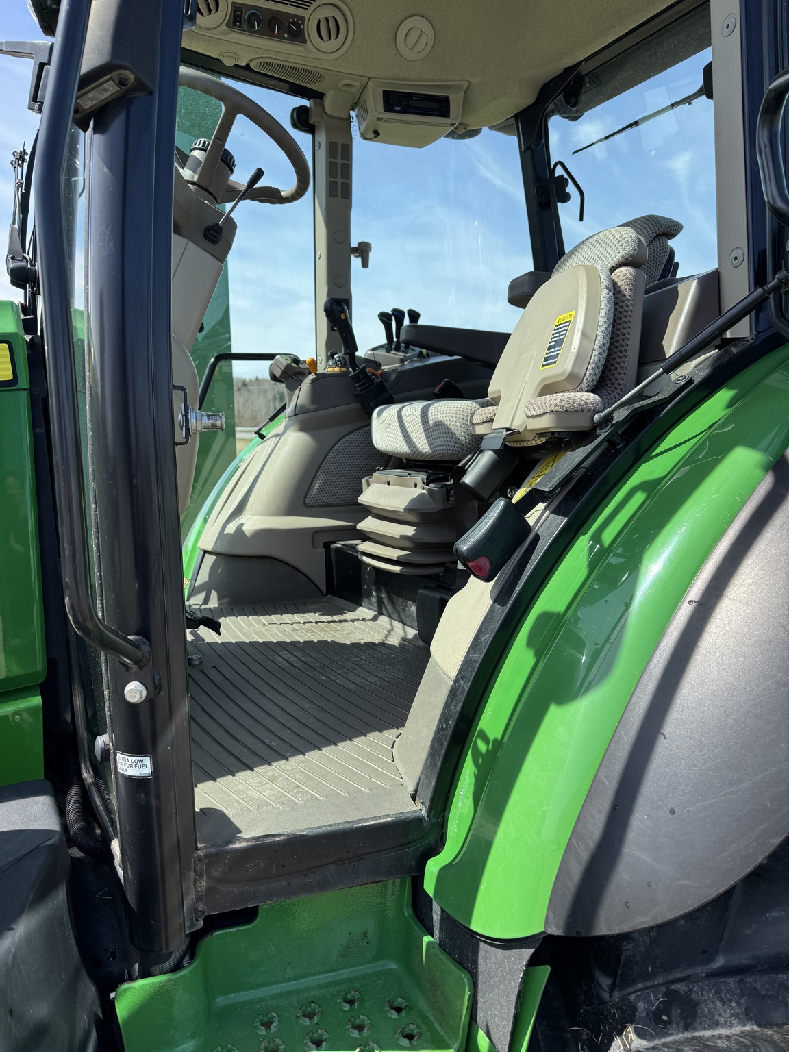 2017 John Deere 5100R Image 11