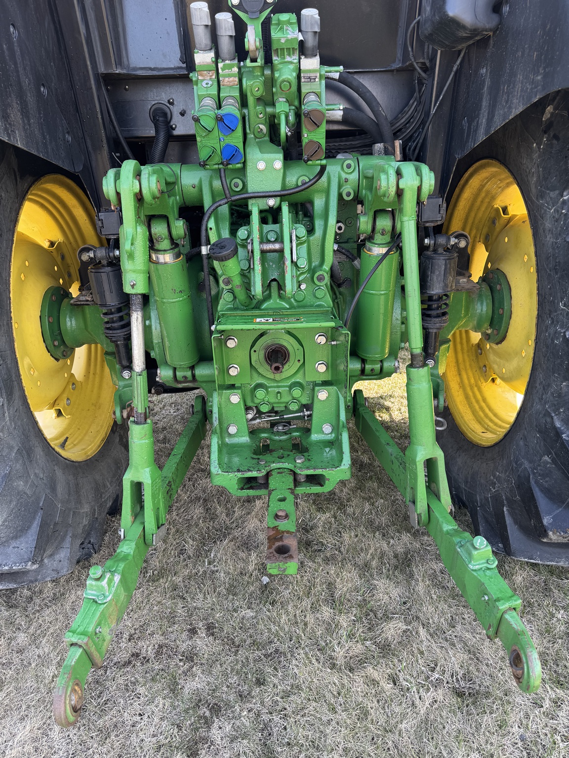 2017 John Deere 5100R Image 10