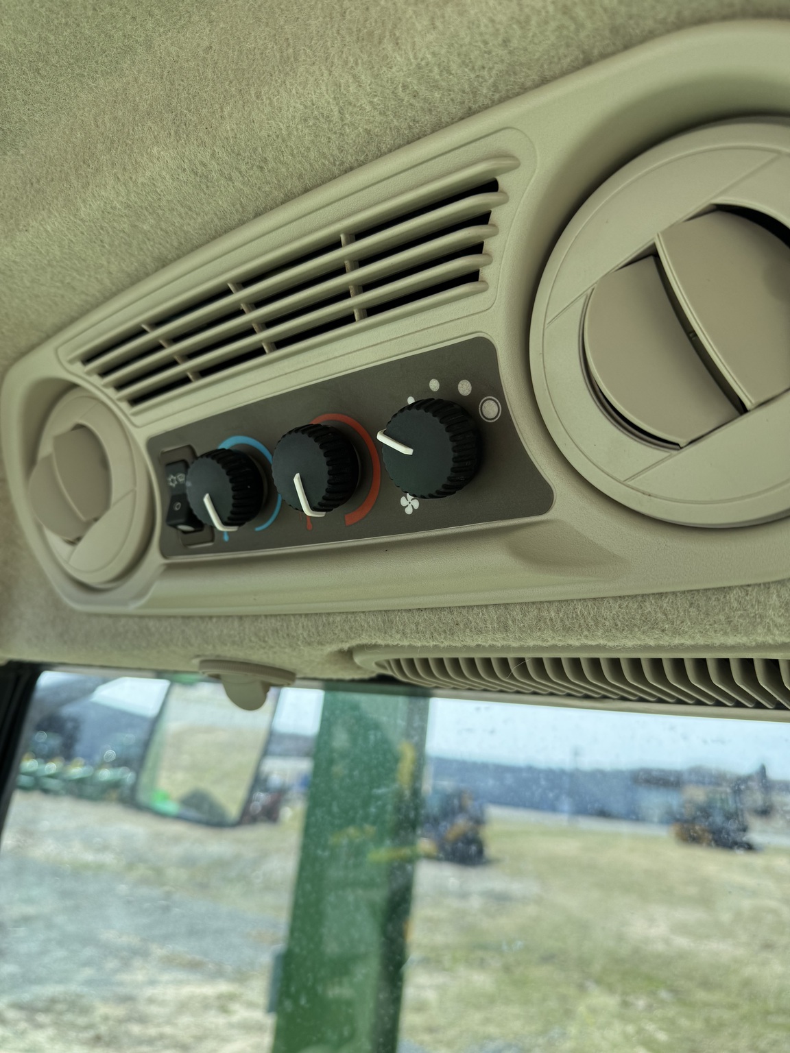 2017 John Deere 5100R Image 17