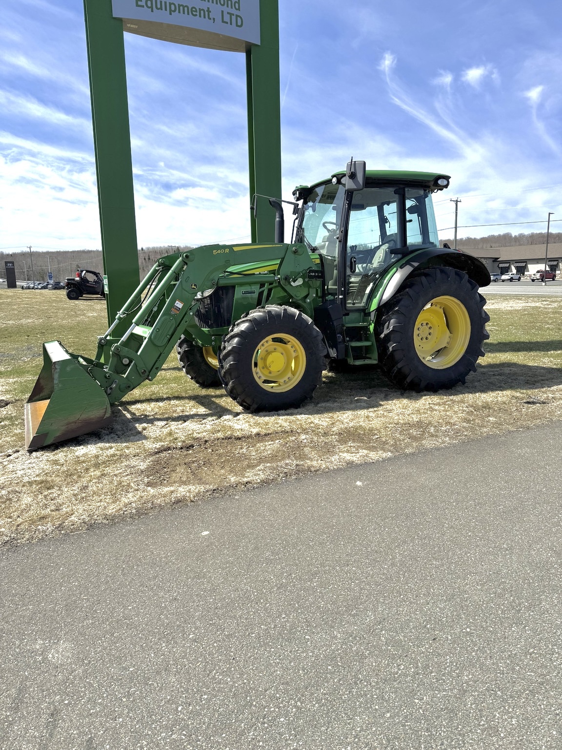 2017 John Deere 5100R Image 9