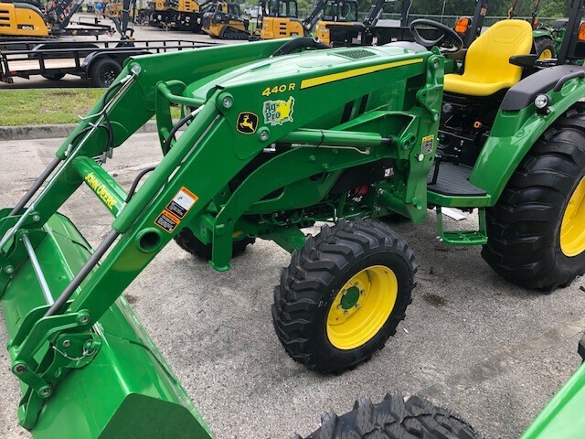 2023 John Deere 4052R Image 9
