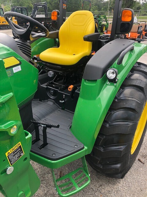 2023 John Deere 4052R Image 5