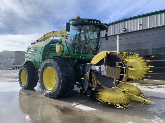 2022 John Deere 8200 thumbnail 3